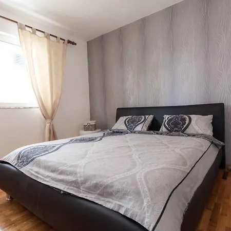 Vakantiehuis Holiday In 7763