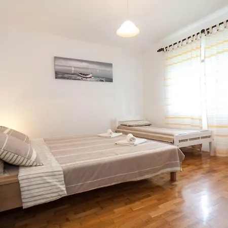 Vakantiehuis Holiday In 7763